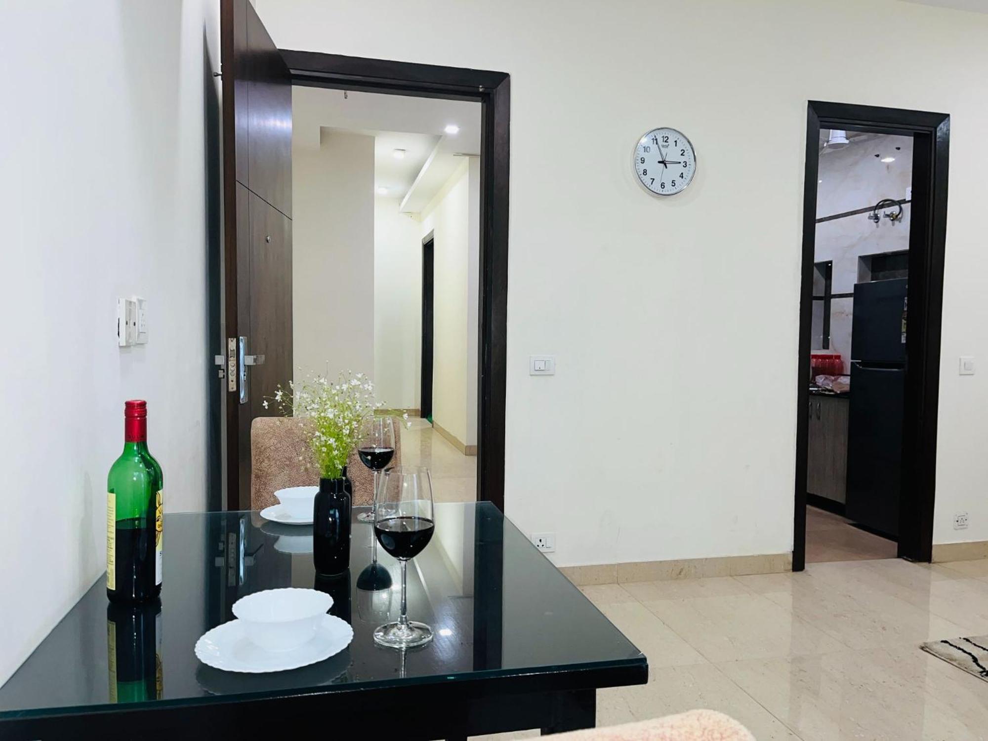 גורגאון Bluo 1Bhk - Dlf Cybercity, Balcony, Lift, Parking מראה חיצוני תמונה