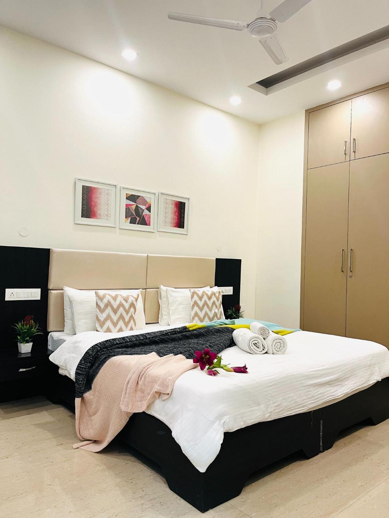 גורגאון Bluo 1Bhk - Dlf Cybercity, Balcony, Lift, Parking מראה חיצוני תמונה